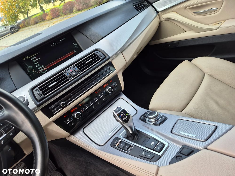 BMW Seria 5 M550d xDrive Touring Sport-Aut - 35