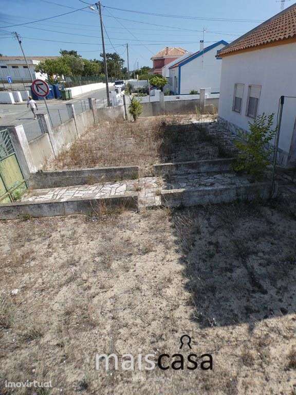 Moradia T2 com Quintal, Anexos e Garagem ! - Grande imagem: 2/20