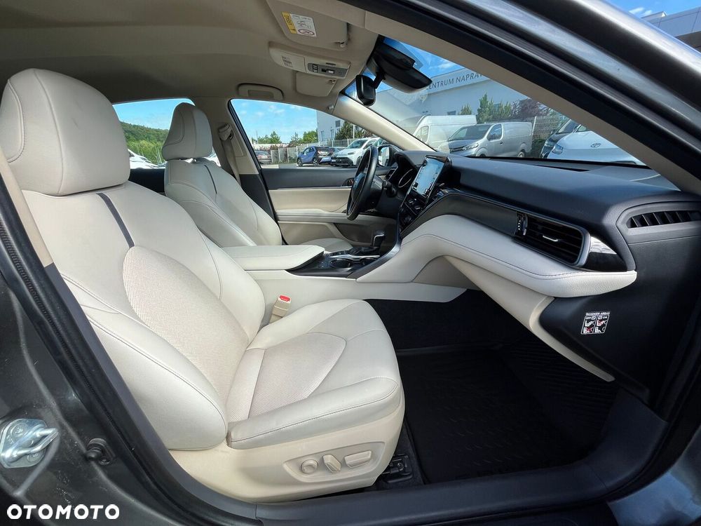 Toyota Camry 2.5 Hybrid Comfort CVT - 32