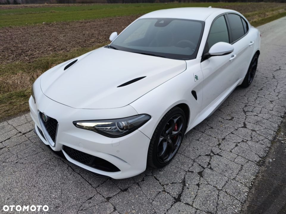 Alfa Romeo Giulia 2.9 V6 Bi-Turbo AT8 Quadrifoglio - 3