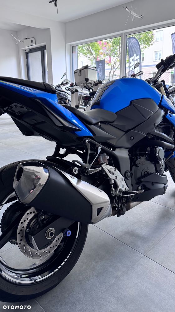 Suzuki GSR - 5