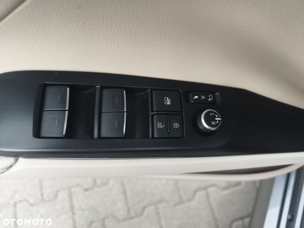 Toyota Camry 2.5 Hybrid Executive CVT - 20