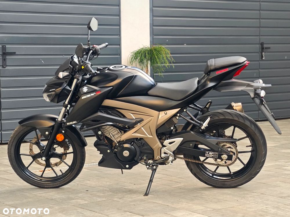 Suzuki GSX - 21