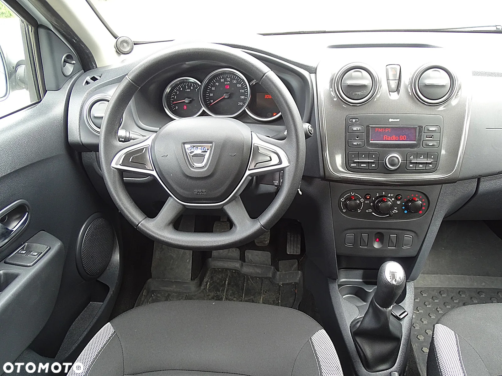 Dacia Sandero Stepway SCe 75 Essential - 26