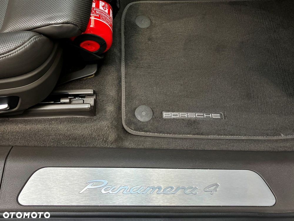 Porsche Panamera - 18