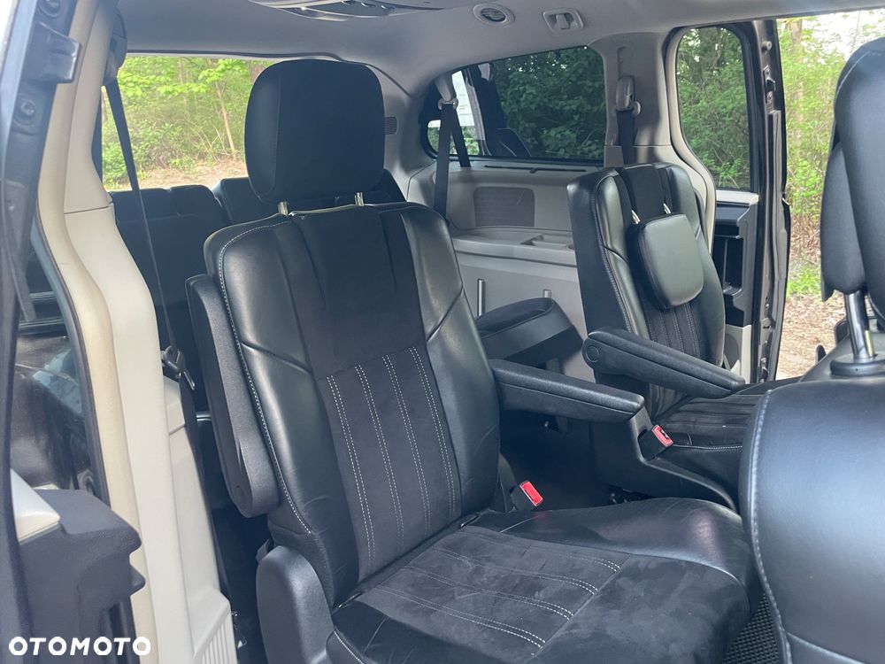 Chrysler Town & Country 3.6 Touring - 25
