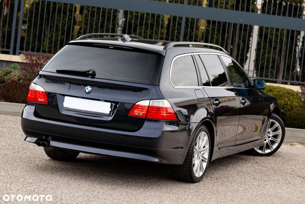 BMW Seria 5 525i xDrive - 11