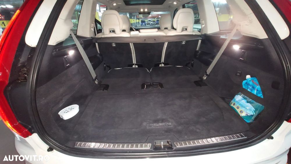 Volvo XC 90 D5 AWD Momentum - 10