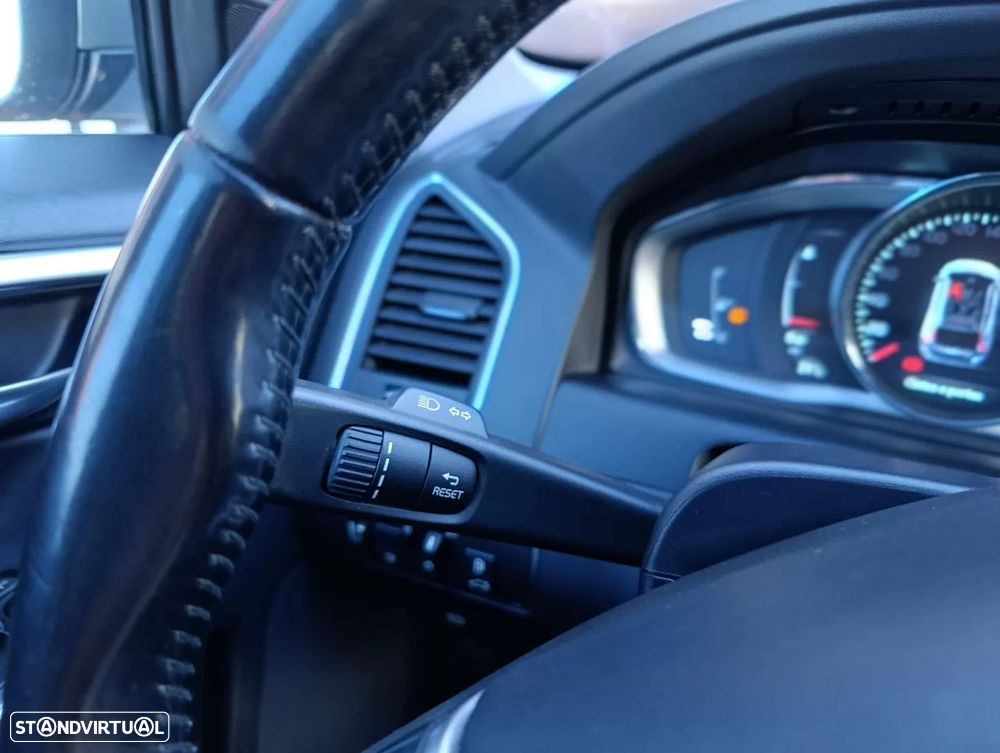 Volvo XC 60 2.0 D4 Momentum Geartronic - 7