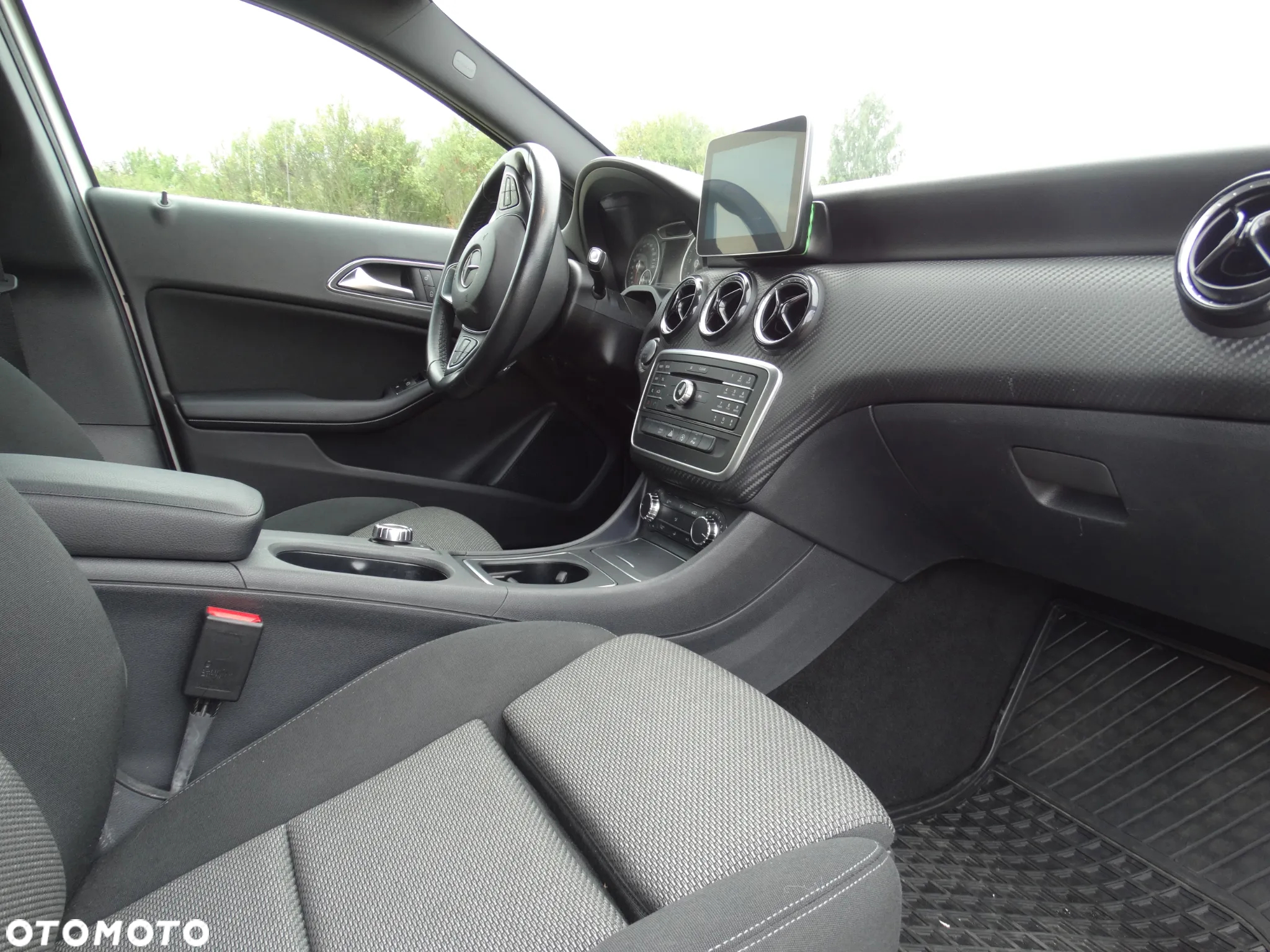 Mercedes-Benz GLA 200 7G-DCT - 33