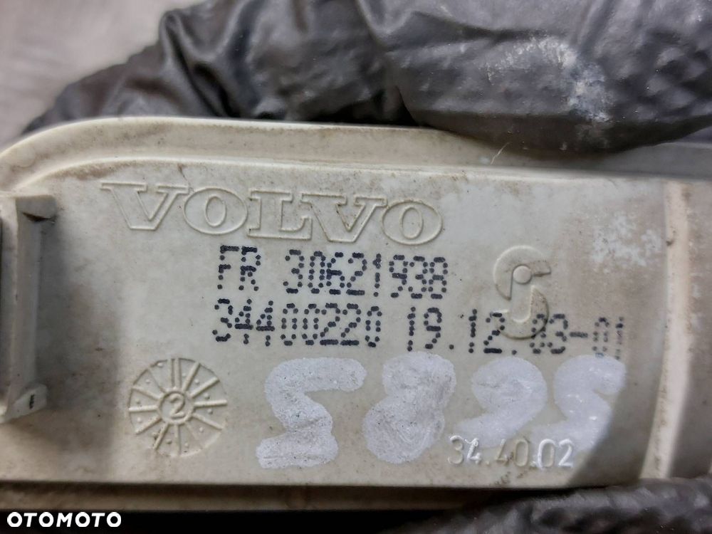 KIERUNKOWSKAZ OBRYSÓWKA ZDERZAKA PRAWY PRZÓD VOLVO V40 I LIFT 30621938 - 3