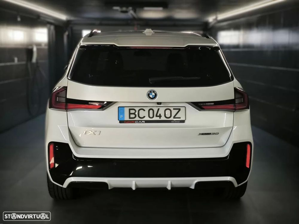 BMW iX1 xDrive30 Pack Desportivo M - 17