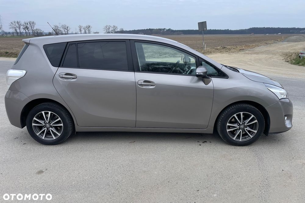 Toyota Verso 1.6 D-4D Premium - 4