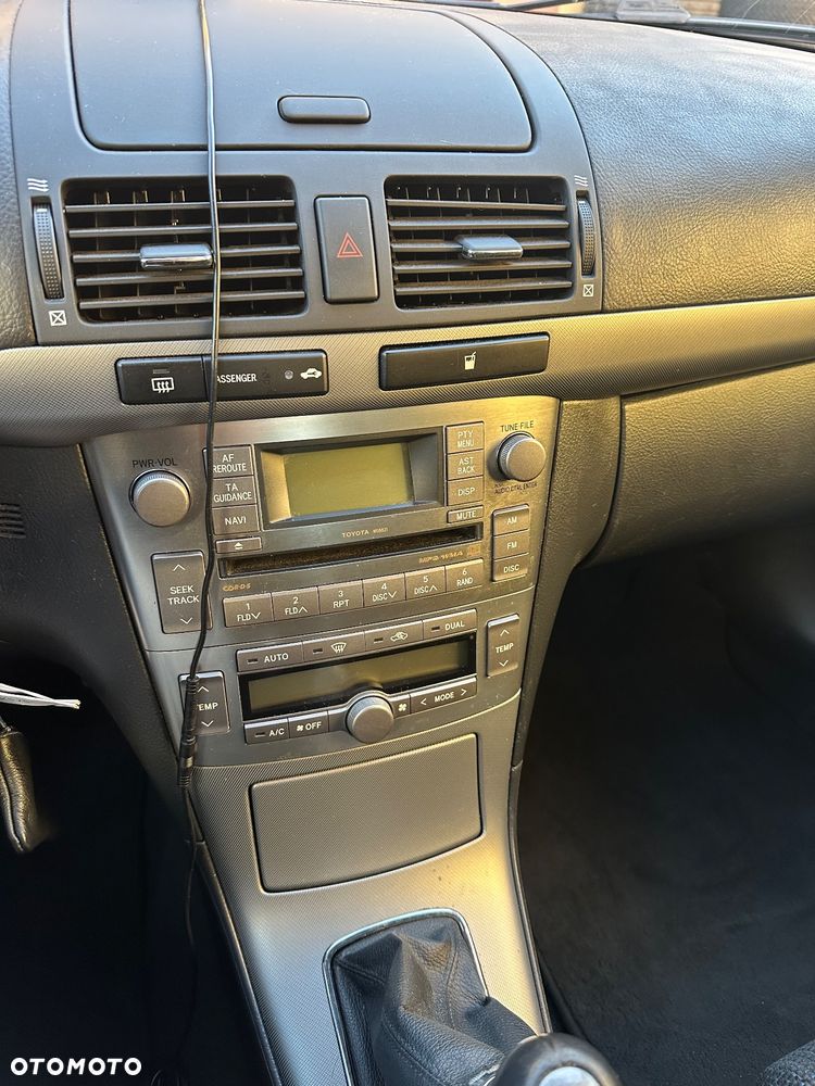 Toyota Avensis 2.0 VVT-i Combi Executive - 34