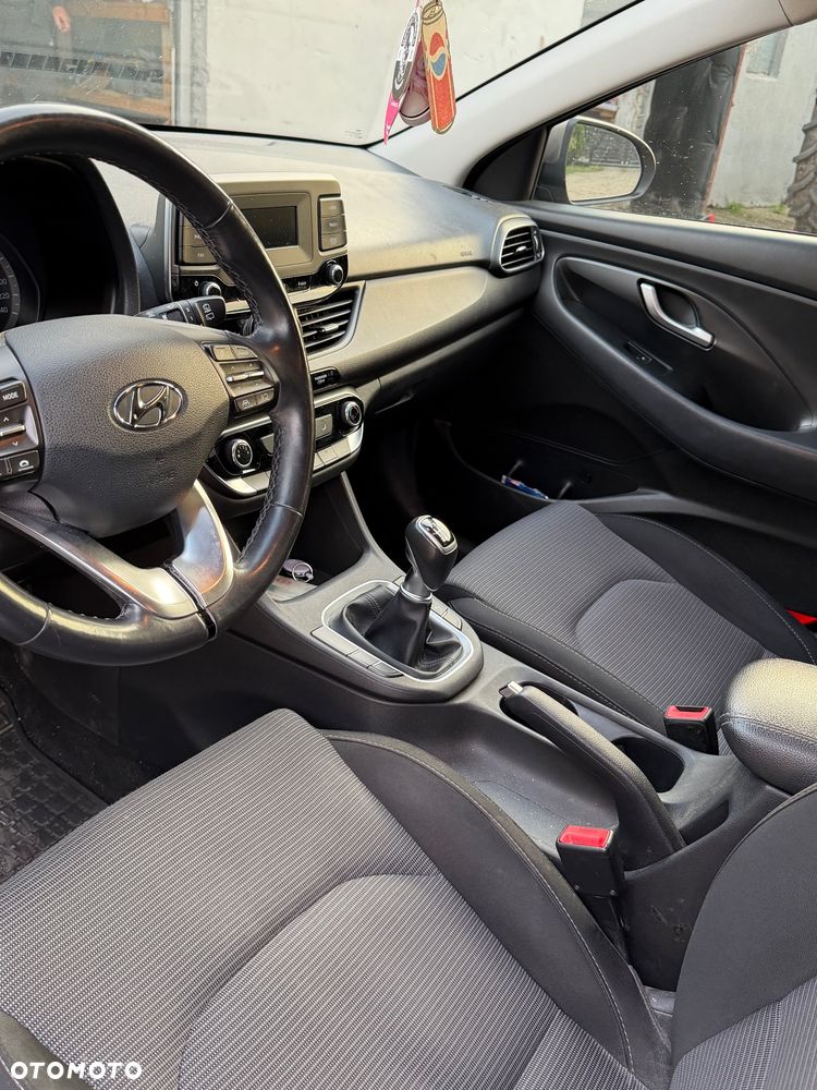 Hyundai i30 1.6 D Classic + - 14