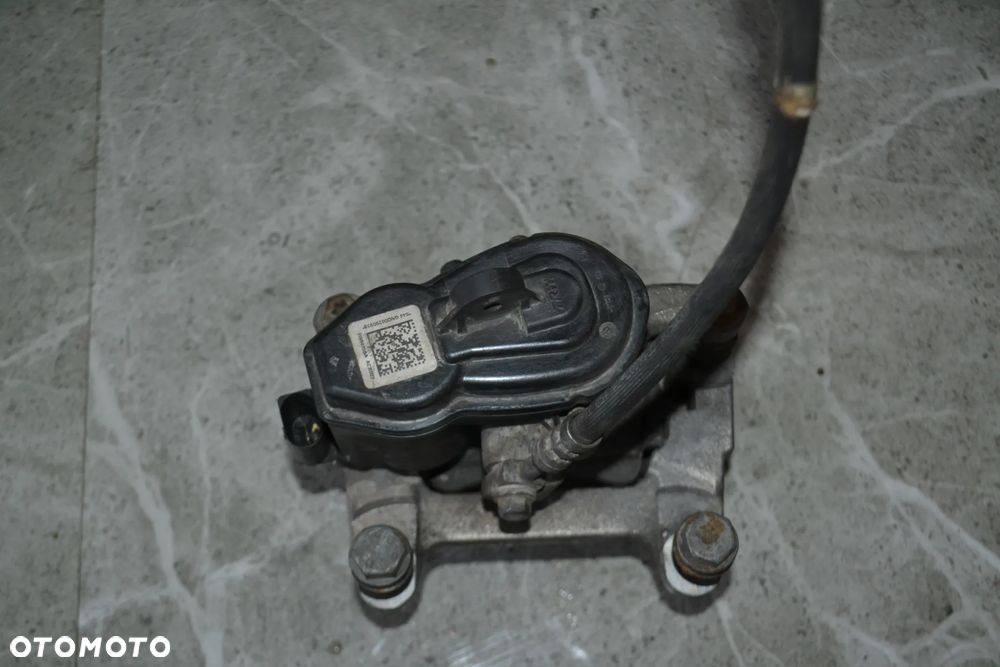 AUDI A4 B9 A5 8W ZACISK HAMULCOWY TYŁ TYLNY LEWY 8W0405BA JARZMO STAN - 5