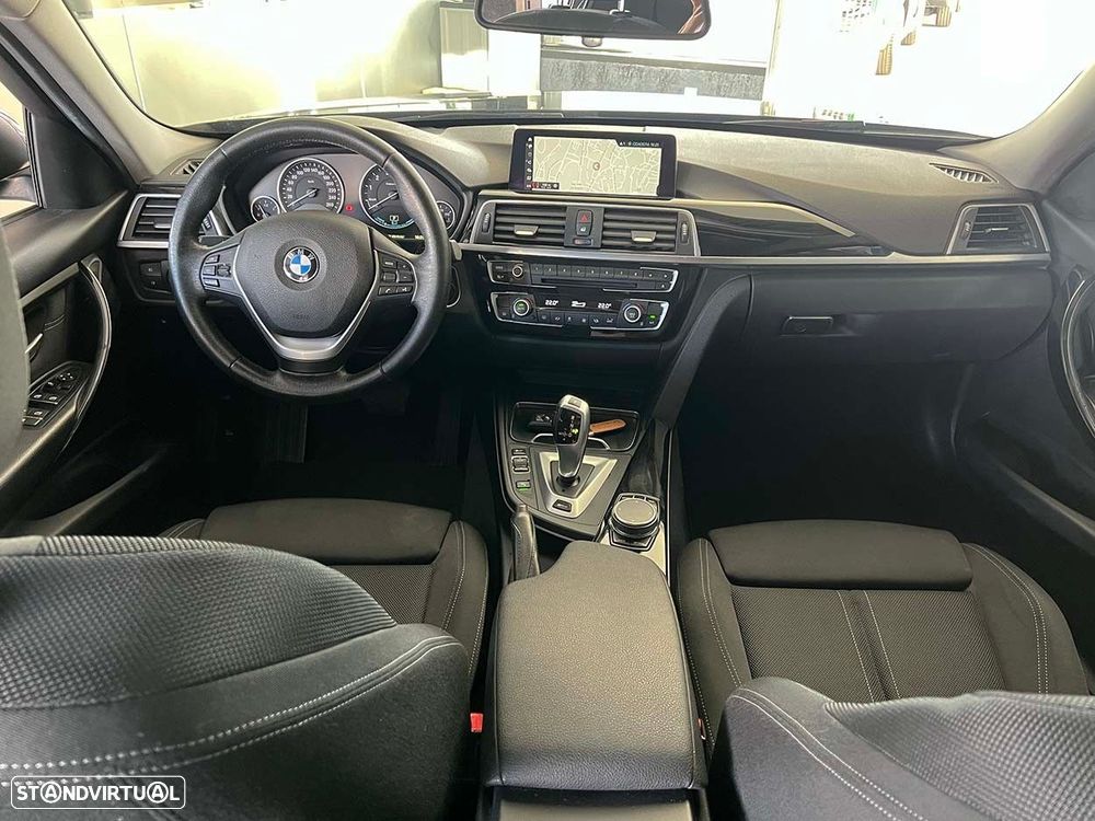 BMW 330 e iPerformance - 11