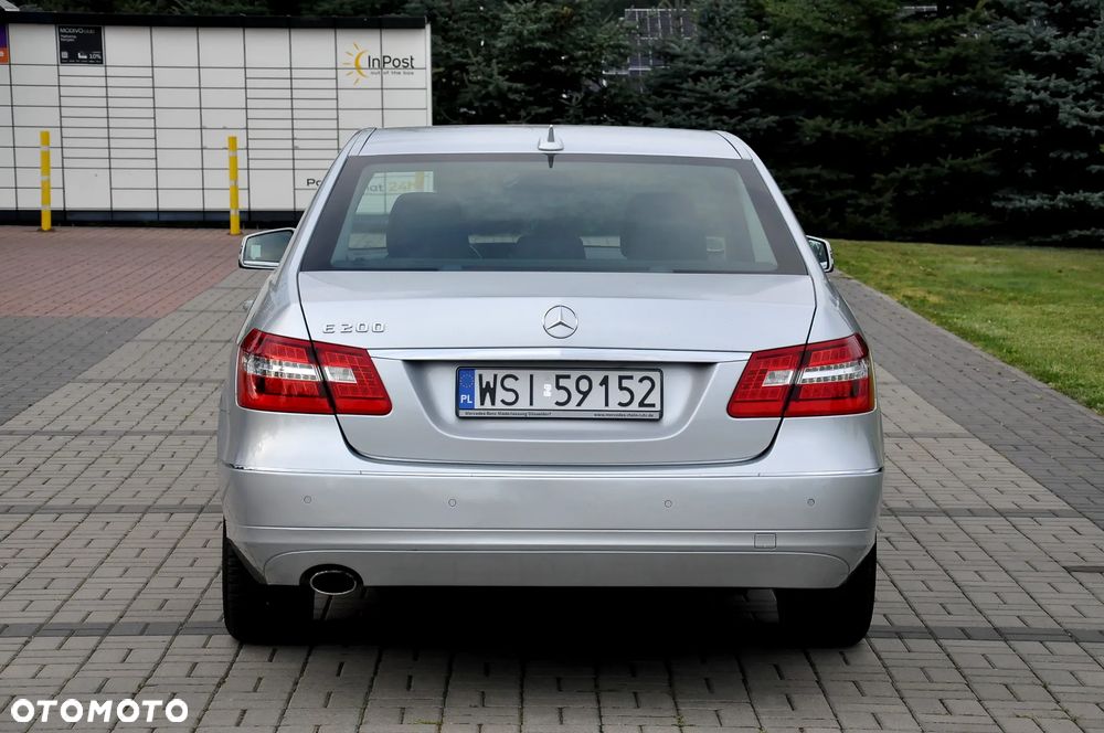Mercedes-Benz Klasa E 250 CGI BlueEFFICIENCY 7G-TRONIC Elegance - 16