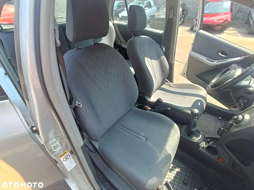 TOYOTA YARIS II 05-11 LIFT 2009 r. 5D HB fotel kierowcy i pasażera + kanapa tylna * - 4