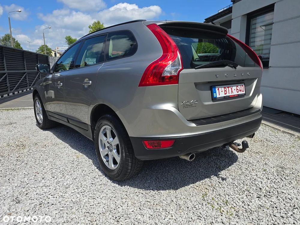 Volvo XC 60 D4 AWD R-Design Momentum - 9