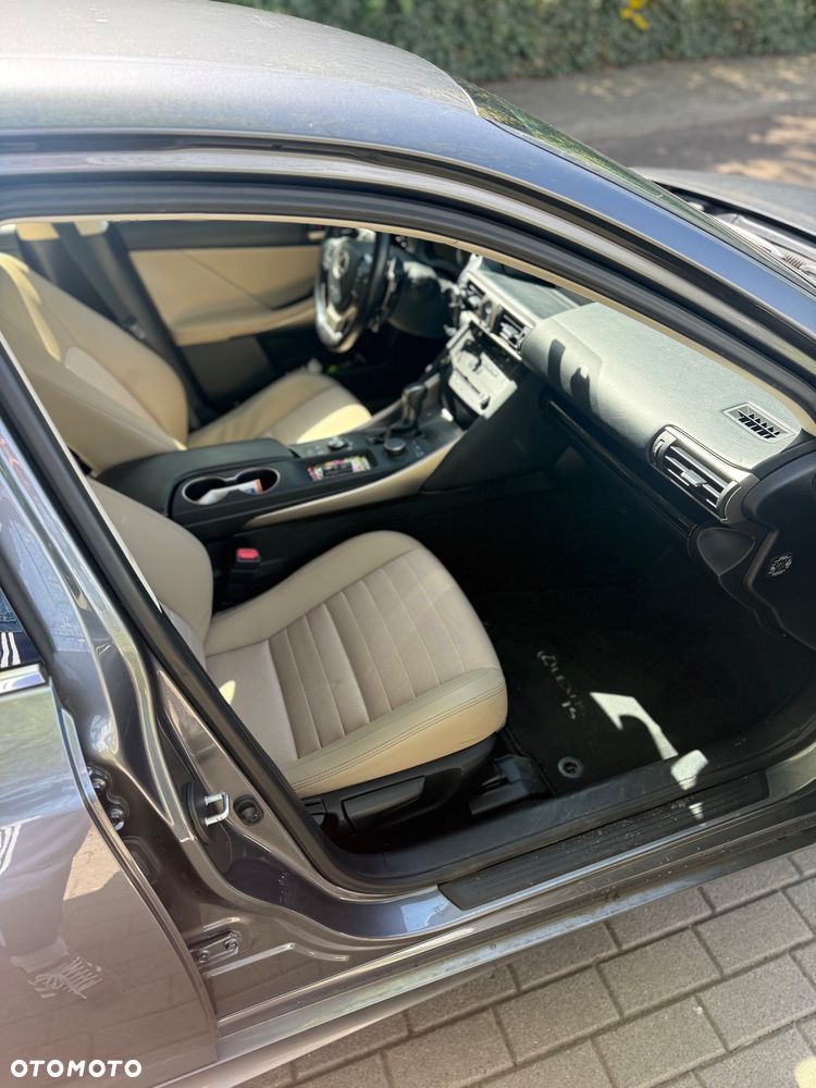 Lexus IS 300h Business Edition - 9