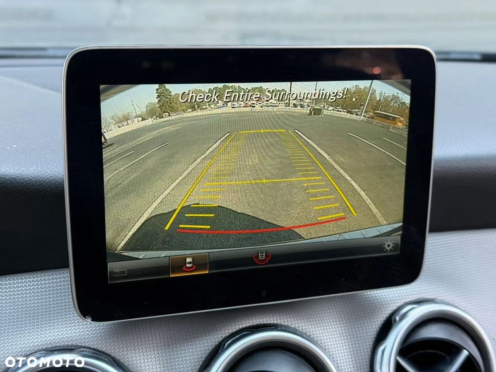 Mercedes-Benz GLA 250 7G-DCT - 23