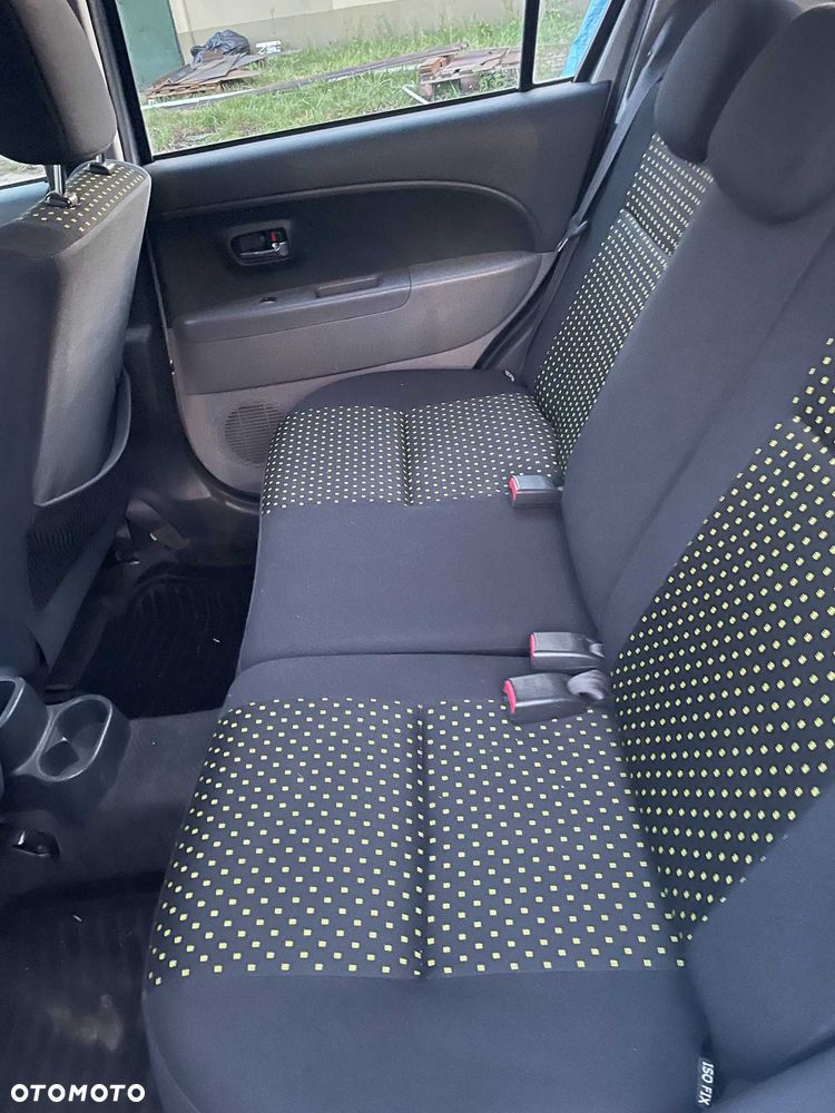 Daihatsu Sirion - 6