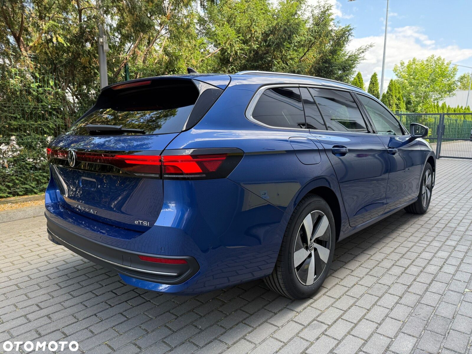 Volkswagen Passat - 8
