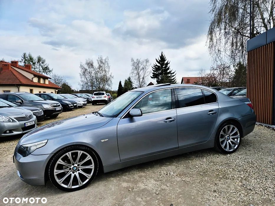 BMW Seria 5 523i - 23