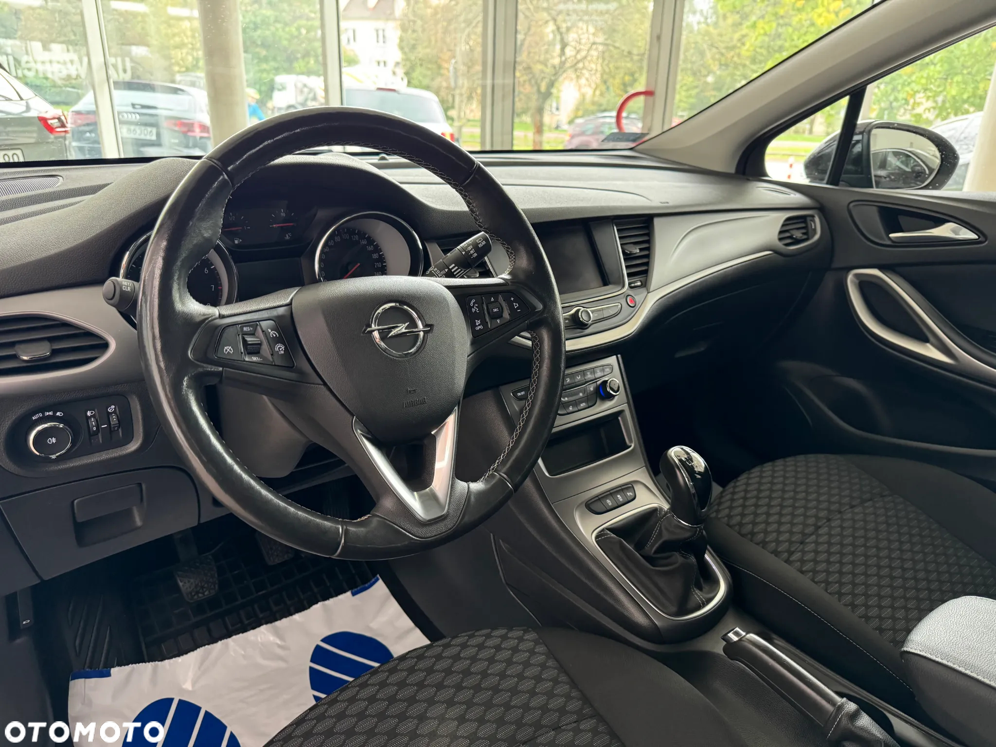 Opel Astra V 1.2 T Edition S&S - 12