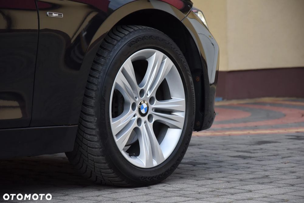 BMW Seria 3 320d Sport Line - 9