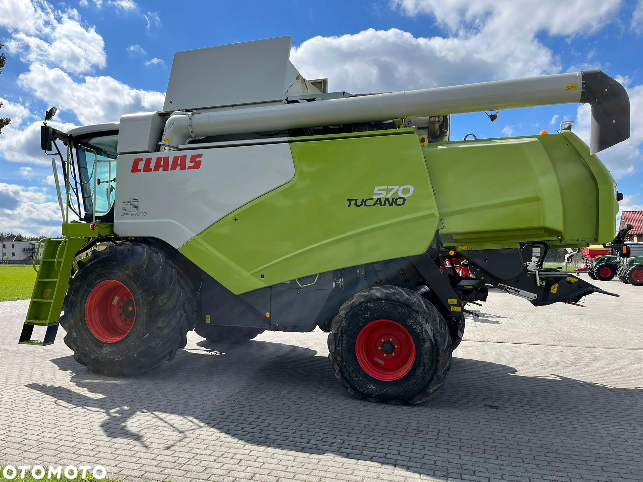 Claas TUCANO 570 heder Vario 770 - 4