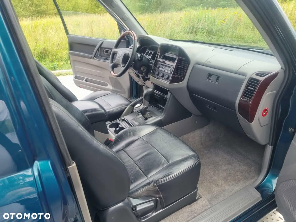 Mitsubishi Pajero - 10