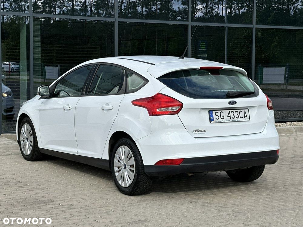 Ford Focus 1.6 Ambiente - 9