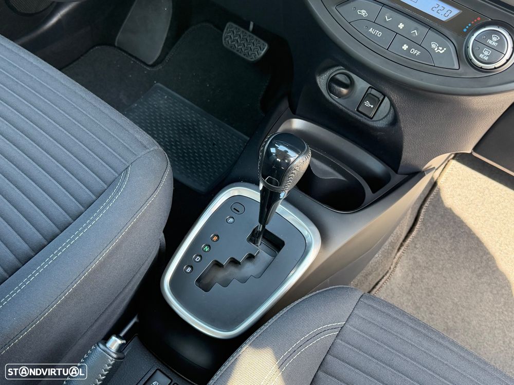 Toyota Yaris 1.5 HSD Comfort+P.Style - 36