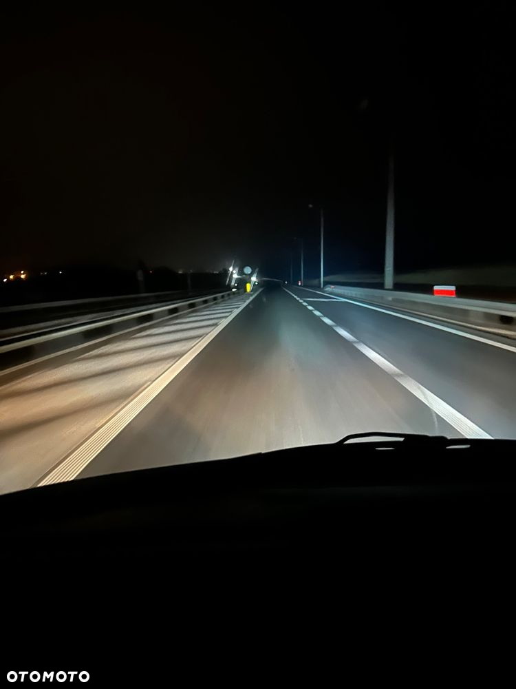 Volkswagen Caravelle - 19