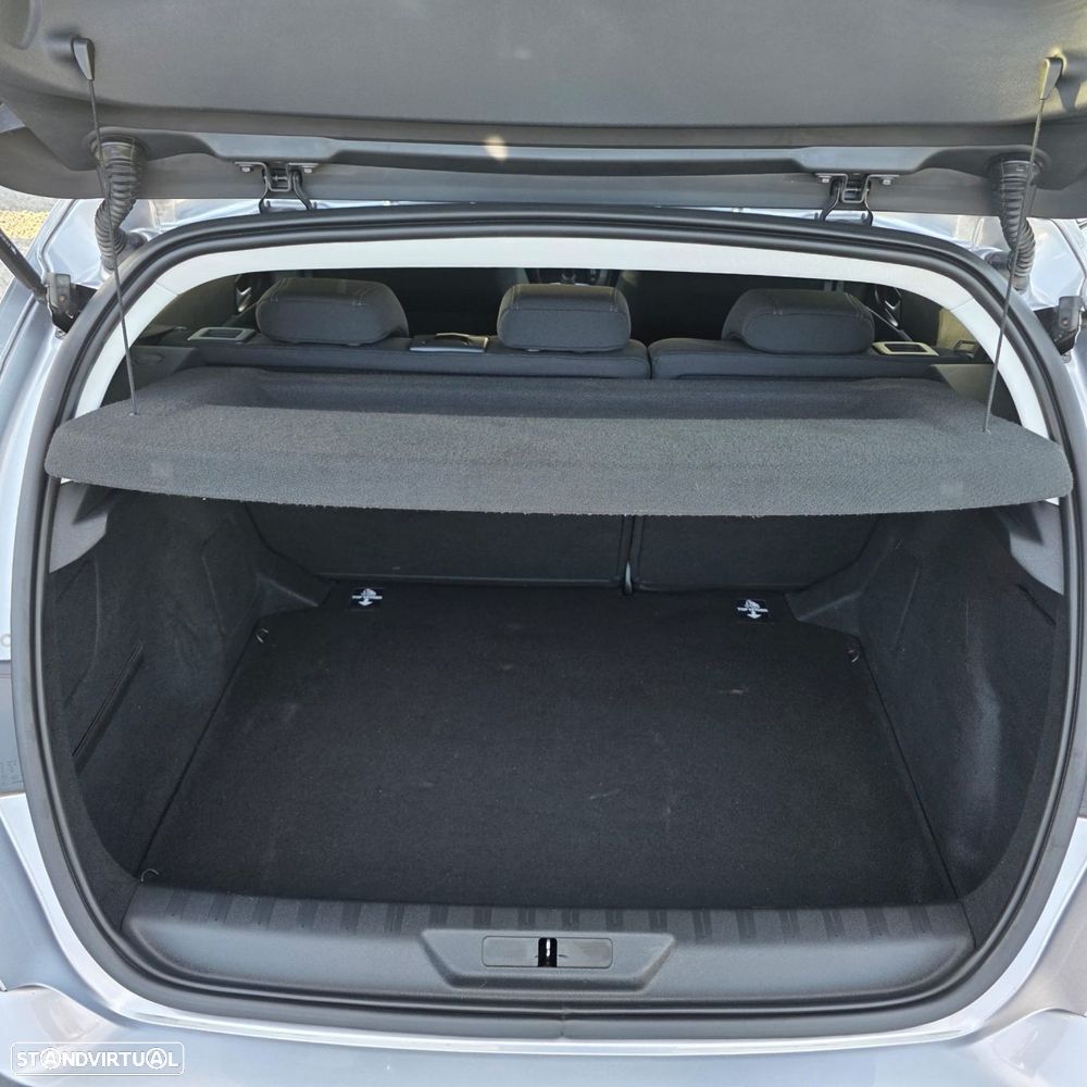 Peugeot 308 1.6 BlueHDi Style J17 - 32