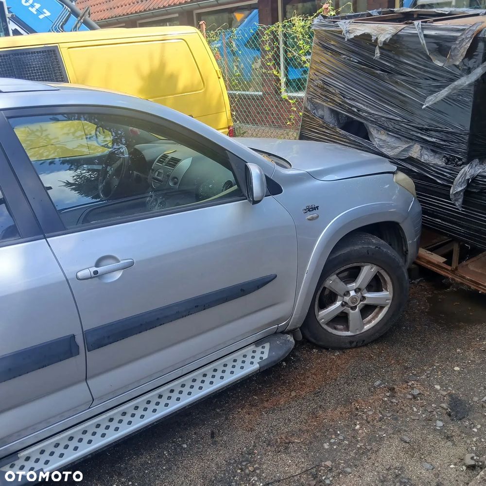 Toyota RAV4 2.2 D-CAT 4x4 Sol - 4