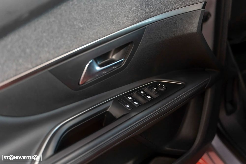 Peugeot 5008 1.5 BlueHDi Allure Pack EAT8 - 24