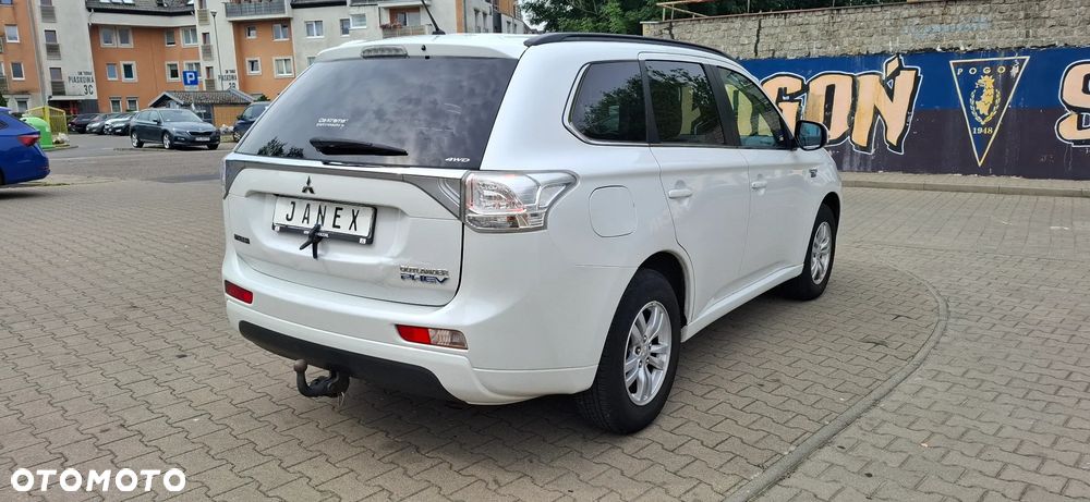 Mitsubishi Outlander Instyle NAVI + - 8