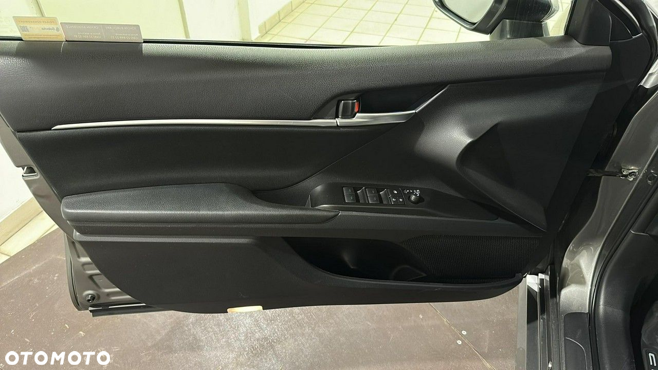 Toyota Camry - 12