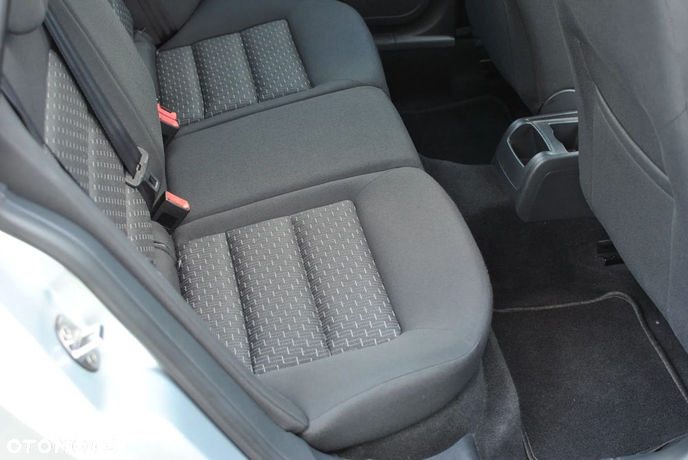 Skoda Octavia 1.6 Ambiente - 17