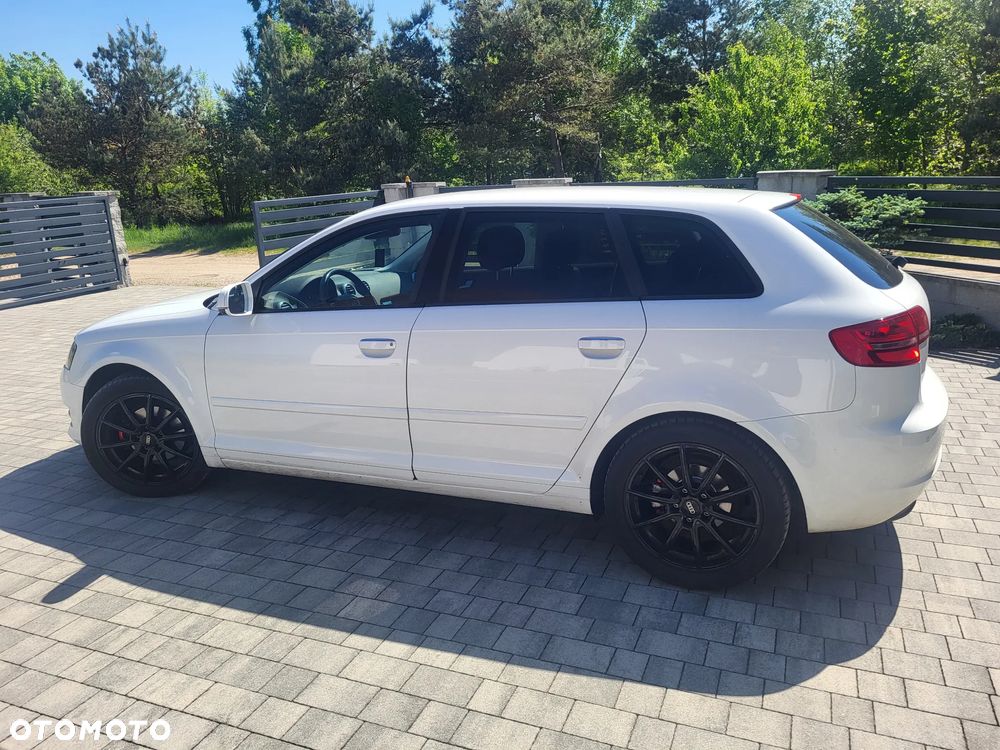 Audi A3 Sportback 1.6 TDI DPF Ambiente - 8