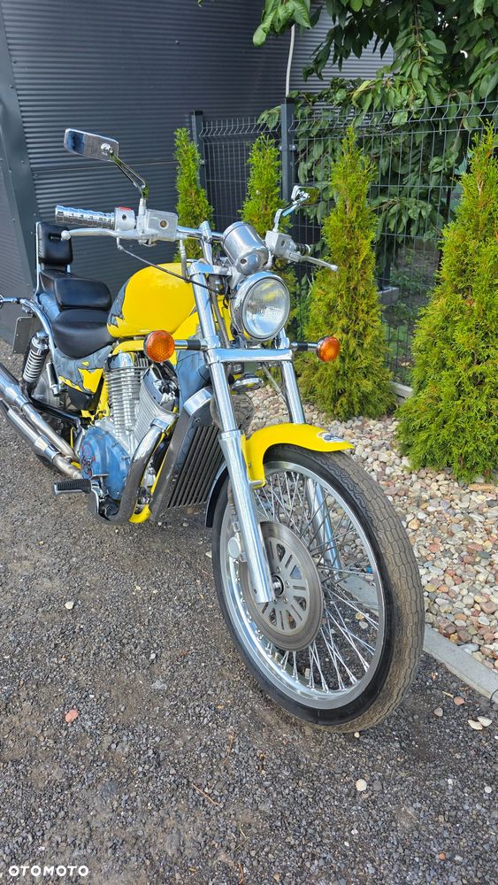 Suzuki Intruder - 14