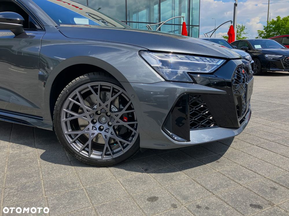 Audi RS3 Limousine - 4
