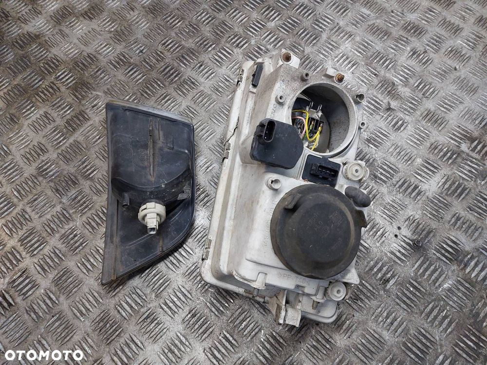 LAMPA PRAWY PRZÓD + KIERUNKOWSKAZ VOLVO V40 S40 I LIFT 30899683 - 7