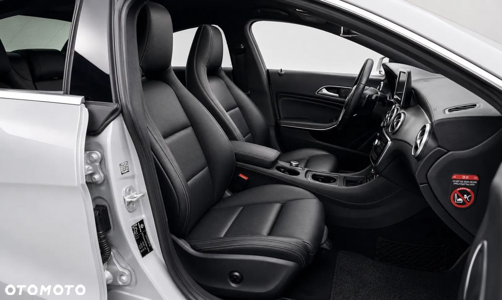 Mercedes-Benz CLA 250 7G-DCT AMG Line - 14