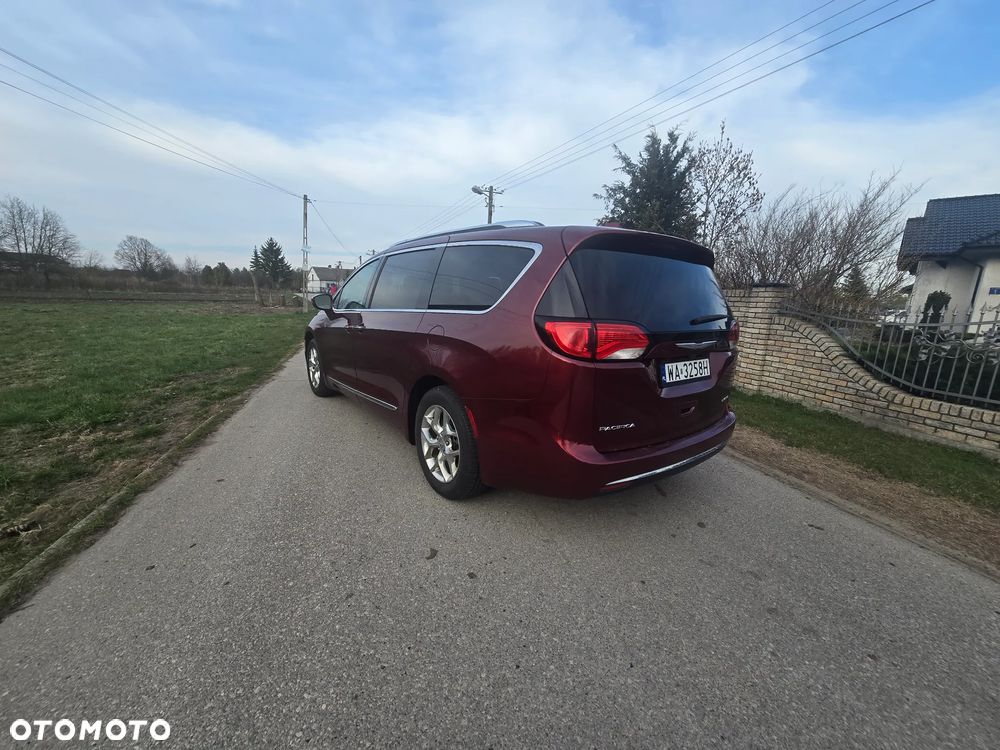 Chrysler Pacifica - 12