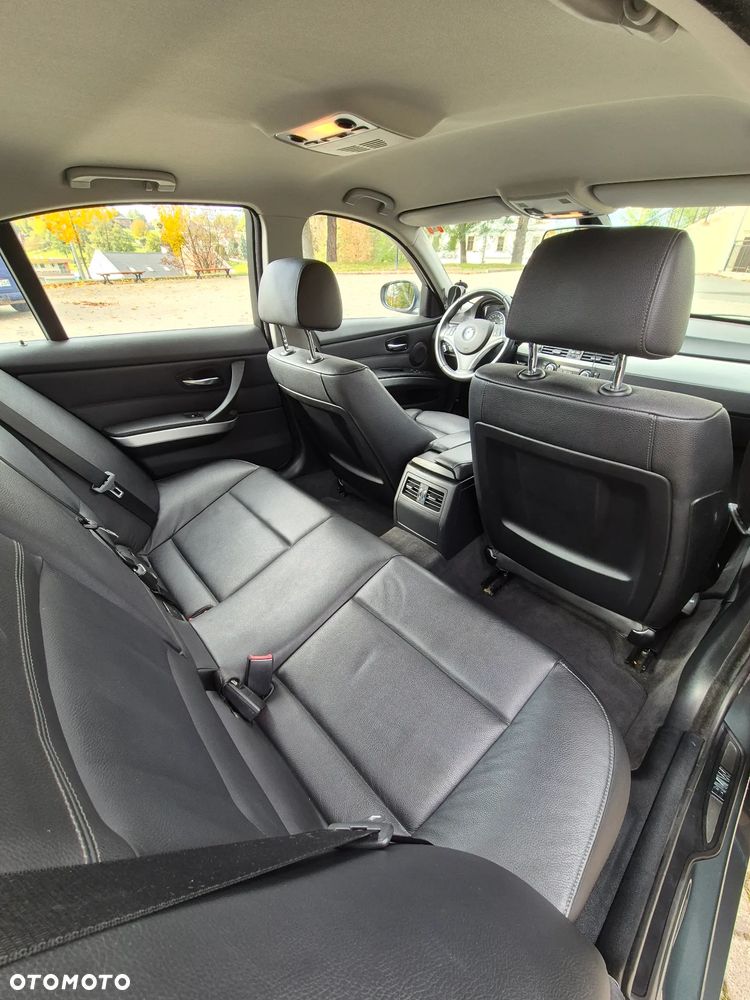 BMW Seria 3 325d - 3