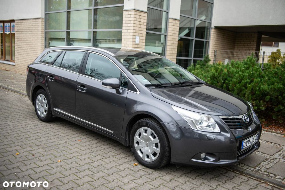 Toyota Avensis 1.8 Premium - 11